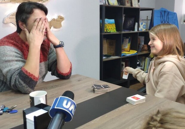 10-річна дівчинка з Одеської області передала 31 тисячу гривень Притулку на ЗСУ. 