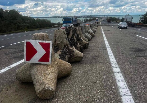 C дорог в Одесской области убирают ограничители, которые появились там из-за войны. 