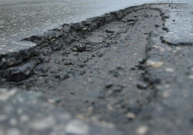 Под Одессой переплатили 1,4 миллиона за ремонт дорог: ямы появились через несколько месяцев. 
