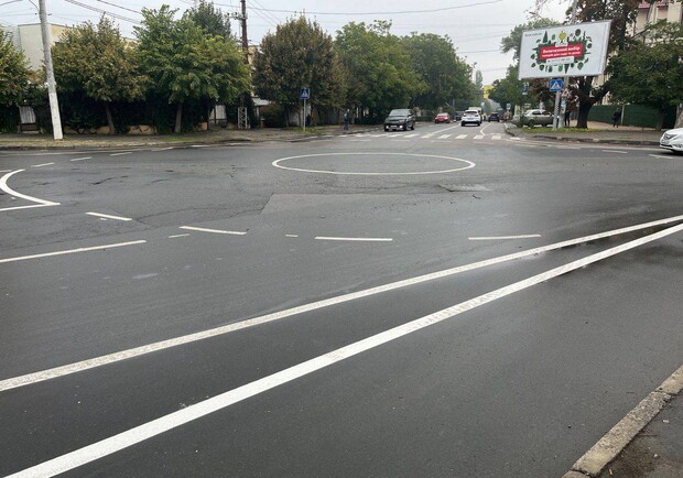 На еще одном перекрестке в Одессе вводят круговое движение. 