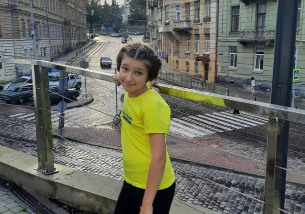 10-річна дівчинка з Одещини повторно віддала ЗСУ 10 000 гривень, подаровані їй волонтерами. 