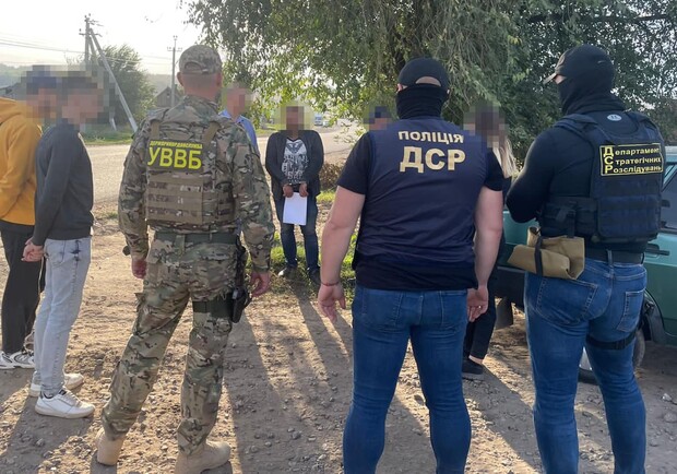 На Одещині викрили організаторів незаконного переправлення за кордон призовників. 