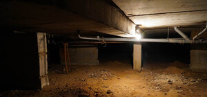 В Гостомеле восстанавливают детский сад и обустраивают укрытие в школе