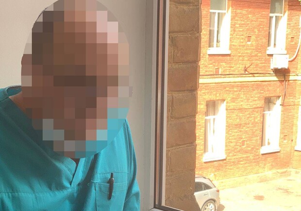 В Одесі медик вимагав грошей за безкоштовну операцію з військовослужбовця. 