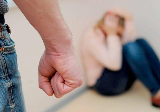 В Одесі судитимуть 43-річного чоловіка за домашнє насильство над дружиною. 