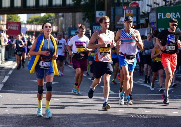 Одеситка Вікторія Кіосе пробігла лондонський марафон, аби допомогти Україні. 