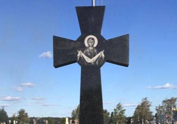 На одесском кладбище у могил защитников Украины установили Казацкий крест. 