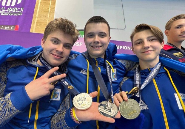 Одесит Іван Ткаленко вперше став срібним призером чемпіонату світу з кульової стрільби. На фото другий ліворуч. 