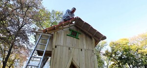 У львівському парку Івана Франка монтують унікальну ігрову зону 