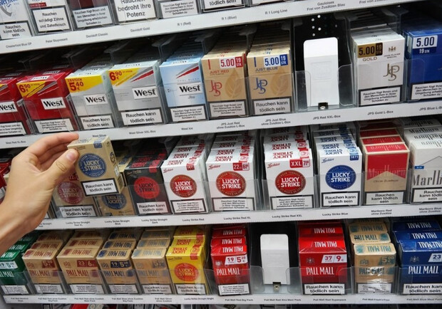 Киевские депутаты предлагают спрятать сигареты под прилавки по всей Украине. 