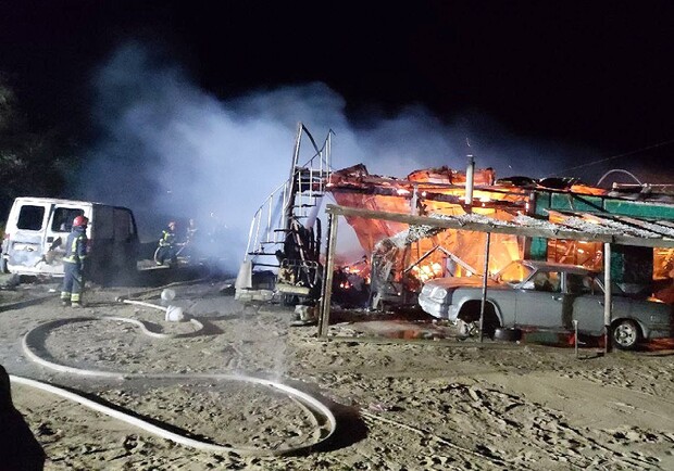 Пожар на базе отдыха и уничтожение десяти взрывчаток: как прошли сутки у одесских спасателей. 