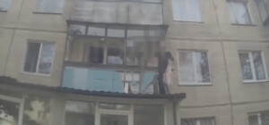 Агресивний львів'янин намагався вдертися в чужу квартиру через вікно – відео