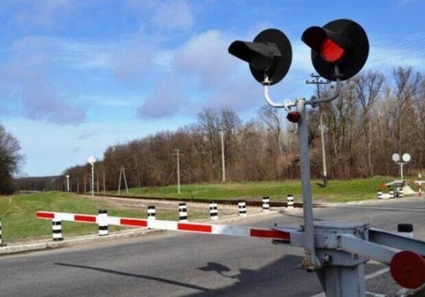 У Дніпрі тимчасово перекриють залізничний переїзд