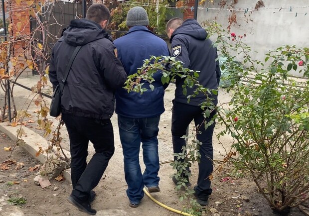 Зарізав жінку скальпелем і забив до смерті чоловіка: жителя Одеської області підозрюють у подвійному вбивстві. 