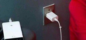 Екстрені відключення світла: одесити за гроші пропонують зарядити гаджети