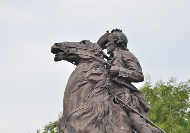 За компанию: вместе с памятником Екатерине II в Одессе могут снести памятник Суворову. 