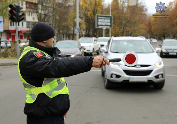 В Одесі не працюють світлофори: на дорогу вийшли регулювальники. 