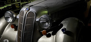 Раритетные авто, катер: из Украины хотели вывезти активы президента 