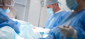 Місяць в реанімації: у Дніпрі лікарі врятували важко пораненого військового 