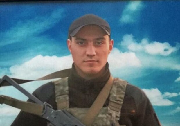 В Беляевке Одесской области объявили траур по погибшему 20-летнему защитнику Украины. 