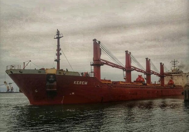 С пшеницей для Азии: за двое суток из портов Большой Одессы вышли четыре судна. 