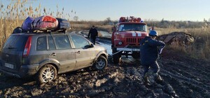 На размытой 