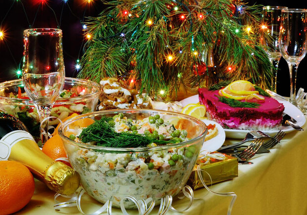 Святковий стіл без приготування: в яких ресторанах Одеси можна замовити новорічне меню з доставкою. 