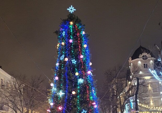 Новогодняя елка на Дерибасовской в 2021 году. 