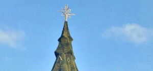 На Дерибасівській встановили новорічну ялинку та святкові постаті