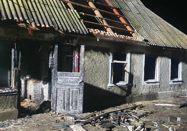 Разжигали печь: подробности пожара в Одесской области, который унес жизнь трех малышей и молодой женщины. 