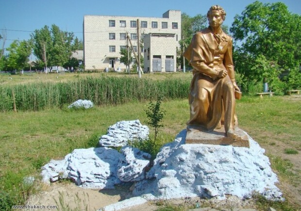 В Одесской области отказываются сносить памятник Пушкину. 