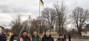 У Барвінковому, яке перебувало під постійними обстрілами, підняли український стяг