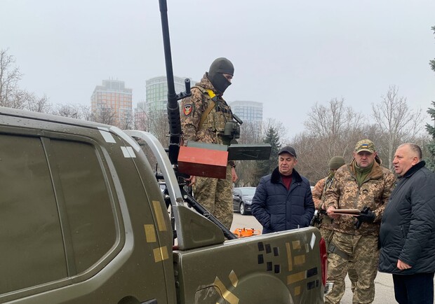 Аграрии Одесской области передали подразделениям ПВО тепловизоры и пикап. 