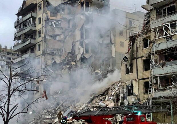 Подробности ракетного удара по многоэтажке в Днепре: пострадали 10 человек 