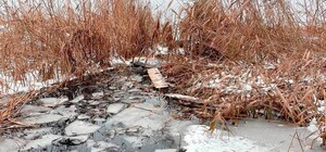 На Оболони патрульные спасли замерзавшего на льду мужчину