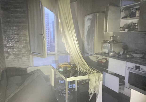 Через пожежу у квартирі 24-поверхівки в Аркадії загинула жінка. 