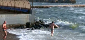 Водохреща: деякі одесити проігнорували заборону на купання в морі, а інші стрибали в басейн