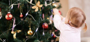 На Львівщині дитину вдарило струмом під час розбирання новорічної ялинки