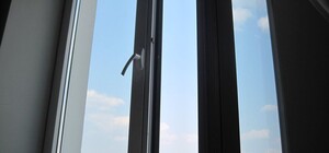 В Броварах мужчина выпал с 9-го этажа и разбился насмерть