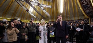 Символ дружбы народов: в Харькове установили казахстанскую 