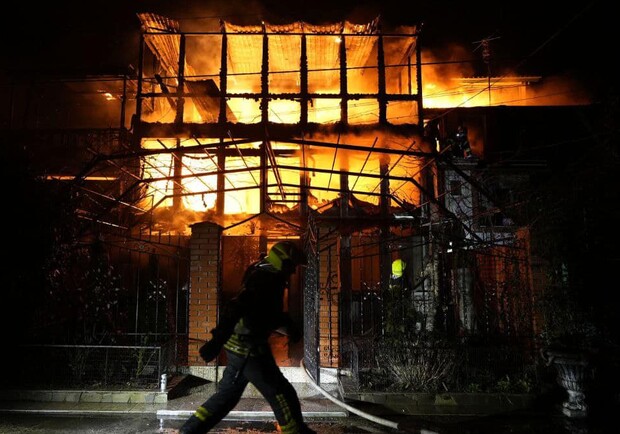 Под Одессой горели жилые дома и гаражи из-за генератора: есть пострадавшие. 