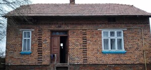 На Львівщині молода парочка увірвалася в будинок пенсіонера, побила та пограбувала