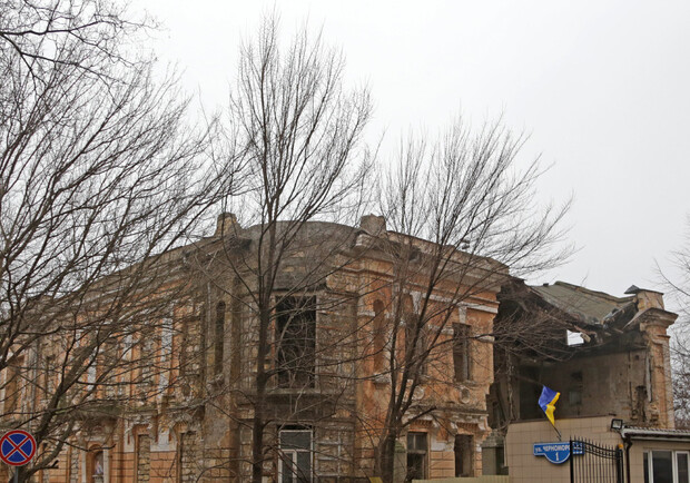 У парку Шевченка обрушилася будівля пологового будинку. 