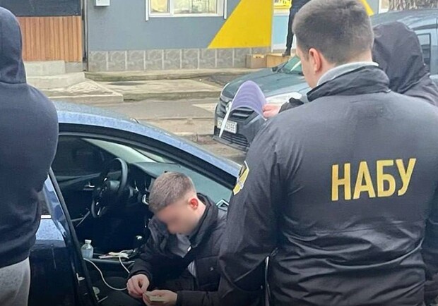 Мэра одного из городов в Одесской области задержали на взятке. 