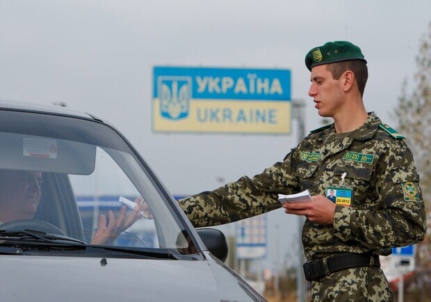 Одесского пограничника оштрафовали на 500 тысяч гривен за вывоз уклонистов. 