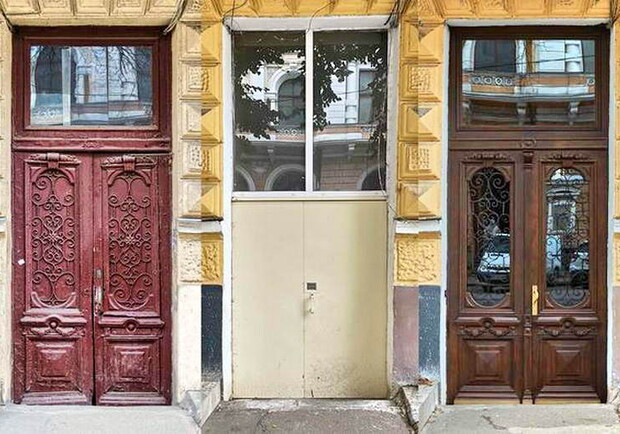 Одесситы сами восстановили дверь доходного дома Навроцкого. 