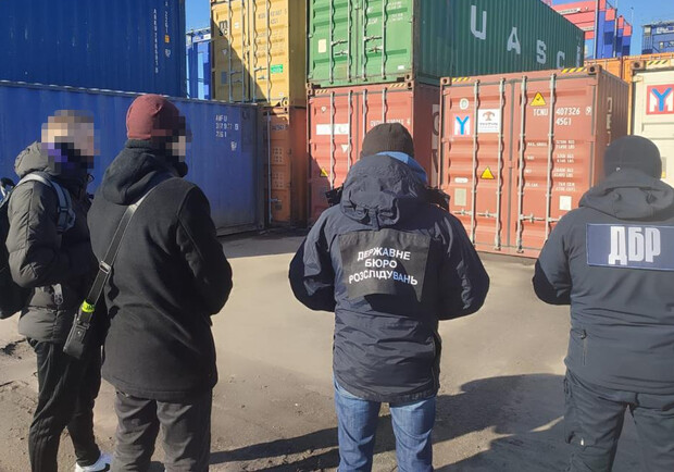 На Одесской таможне нашли еще почти 250 скрытых от растаможки контейнеров. 