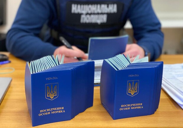В Одеському порту продовжували документи морякам, які перебувають за кордоном. 
