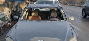 В Киеве заметили автомобиль без лобового стекла: подробности