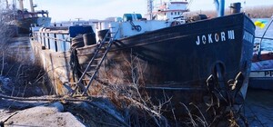 Не потонула: що трапилося з румунською баржею в порту Рені